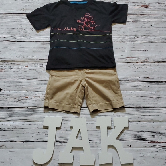 🆕️ GAP/DISNEY BOYS OUTFIT (SHORTS & MICKEY SHIRT) - Picture 2 of 11